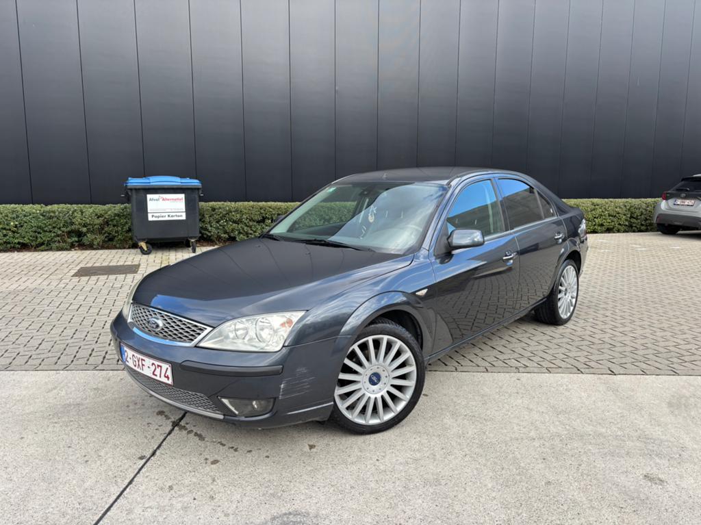 Ford mondeo 2.0 ghia, Autos, Ford, Cuir, Argent ou Gris, Achat, 1350 kg
