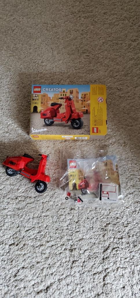 Lego 40517 Creator Vespa

Compleet met boekje , doos en spar, Kinderen en Baby's, Speelgoed | Duplo en Lego, Lego, Compleet, Creator