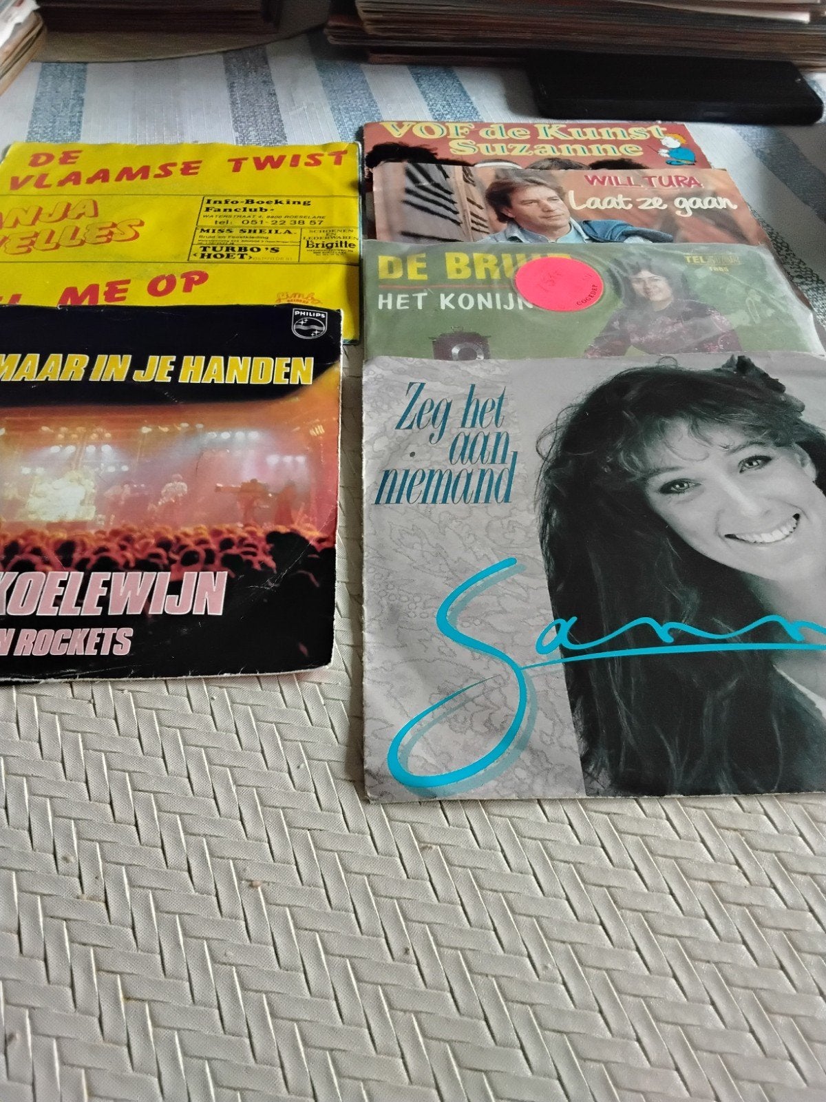 6 nederlandstalige singles, Cd's en Dvd's, Ophalen