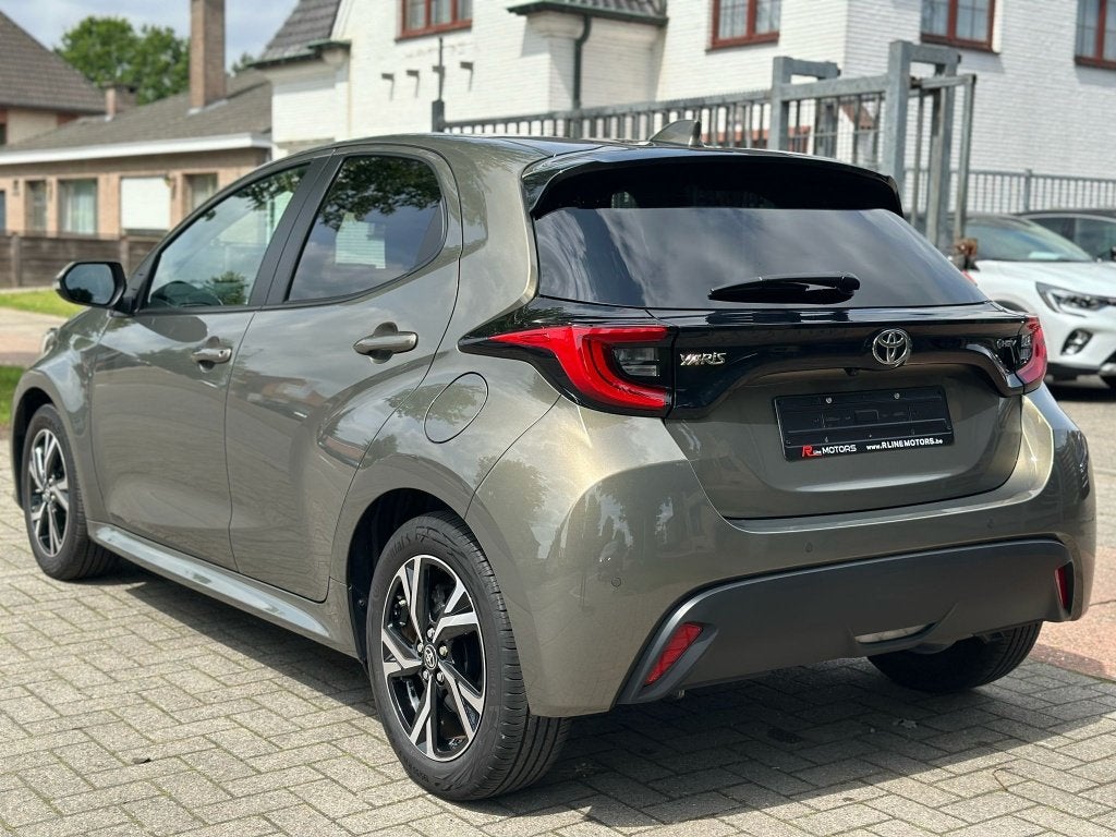 Toyota Yaris 1.5i Dual Iconic Plus - 5300KM - Automaat -, Autos, Toyota, Argent ou Gris, Achat, Entreprise, Entretenue par le concessionnaire