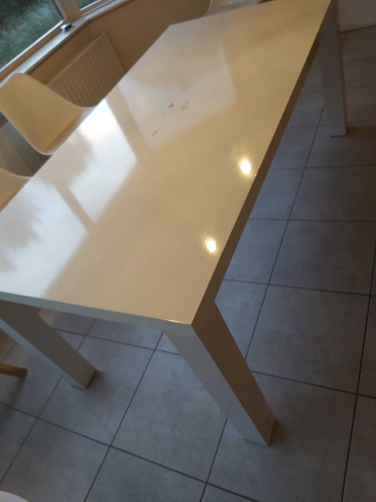 table endommagée, 150 à 200 cm, Enlèvement, Utilisé, 50 à 100 cm