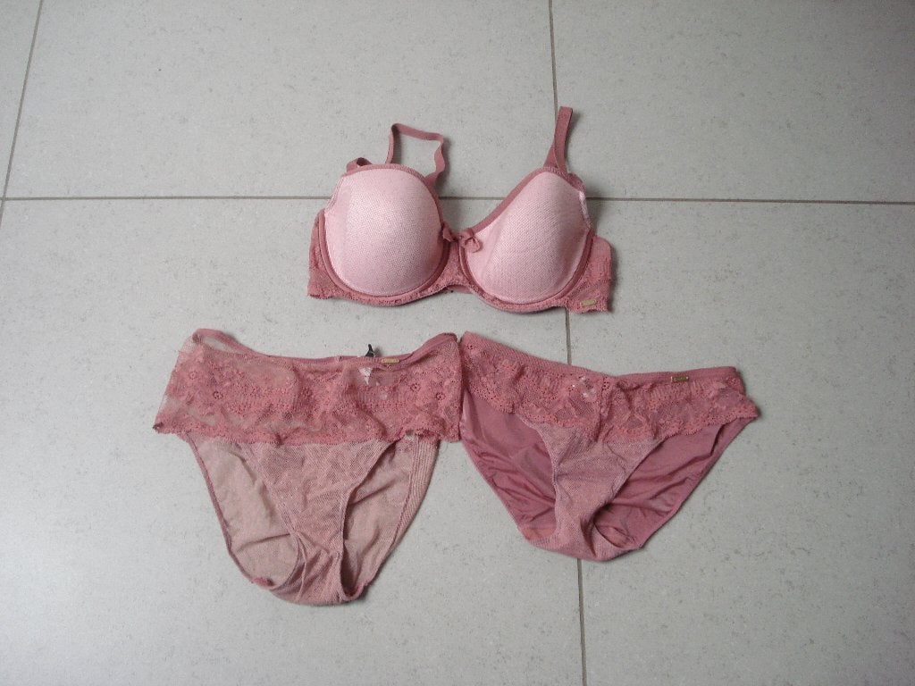 Set: Chantelle beha + 2 slips, dames. mt 75D/36, Kleding | Dames, Chantelle, Ophalen of Verzenden, Setje