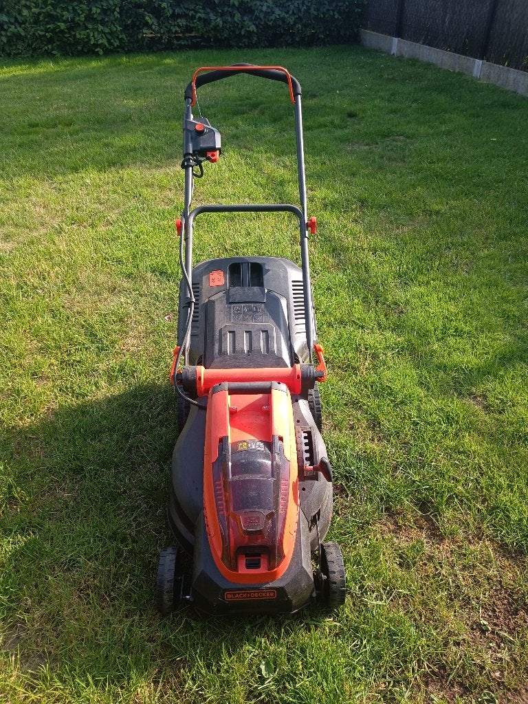 Grasmaaier Black&Decker incl. 3 accu's en lader, Jardin & Terrasse, Tondeuses à gazon, Utilisé, Tondeuses à gazon sur batterie