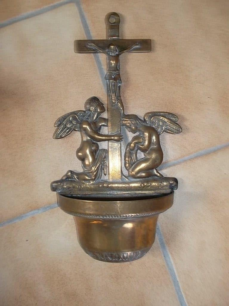 wijwater vat brons, Ophalen