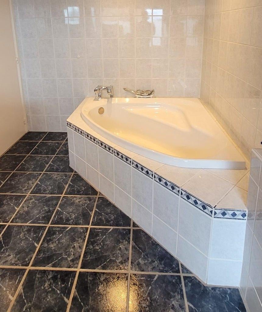 Ligbad - hoekbad, Huis en Inrichting, Ophalen, Gebruikt