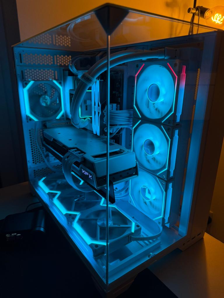 Vends tour gaming, Computers en Software, Pc- en Netwerkkabels, Zo goed als nieuw, Ophalen