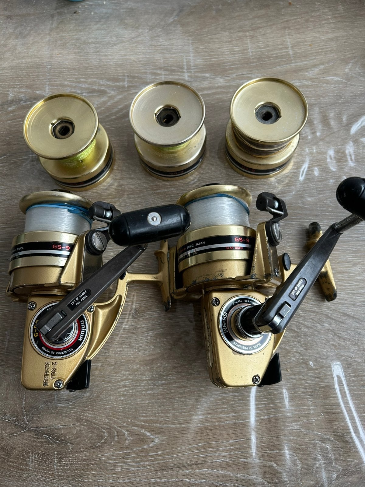 2x Daiwa GS9 met 3 reserve spoelen, Sports nautiques & Bateaux, Pêche à la ligne | Pêche en mer, Enlèvement, Utilisé