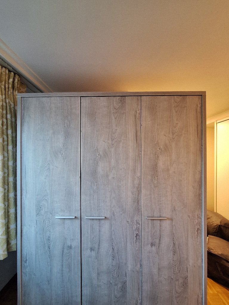 Armoire en bois massif, 150 à 200 cm, Comme neuf, Enlèvement, Chêne