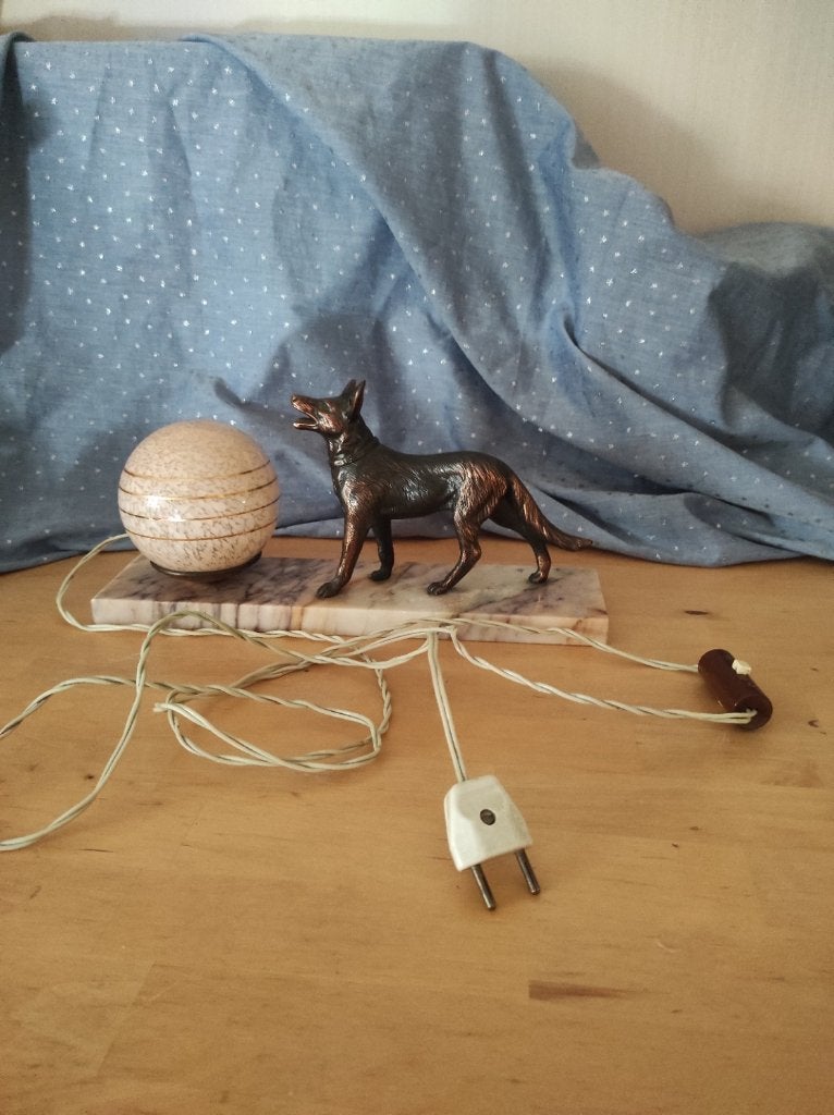 Prachtige art deco lamp glazen bol en hond marmer Frankrijk, Ophalen