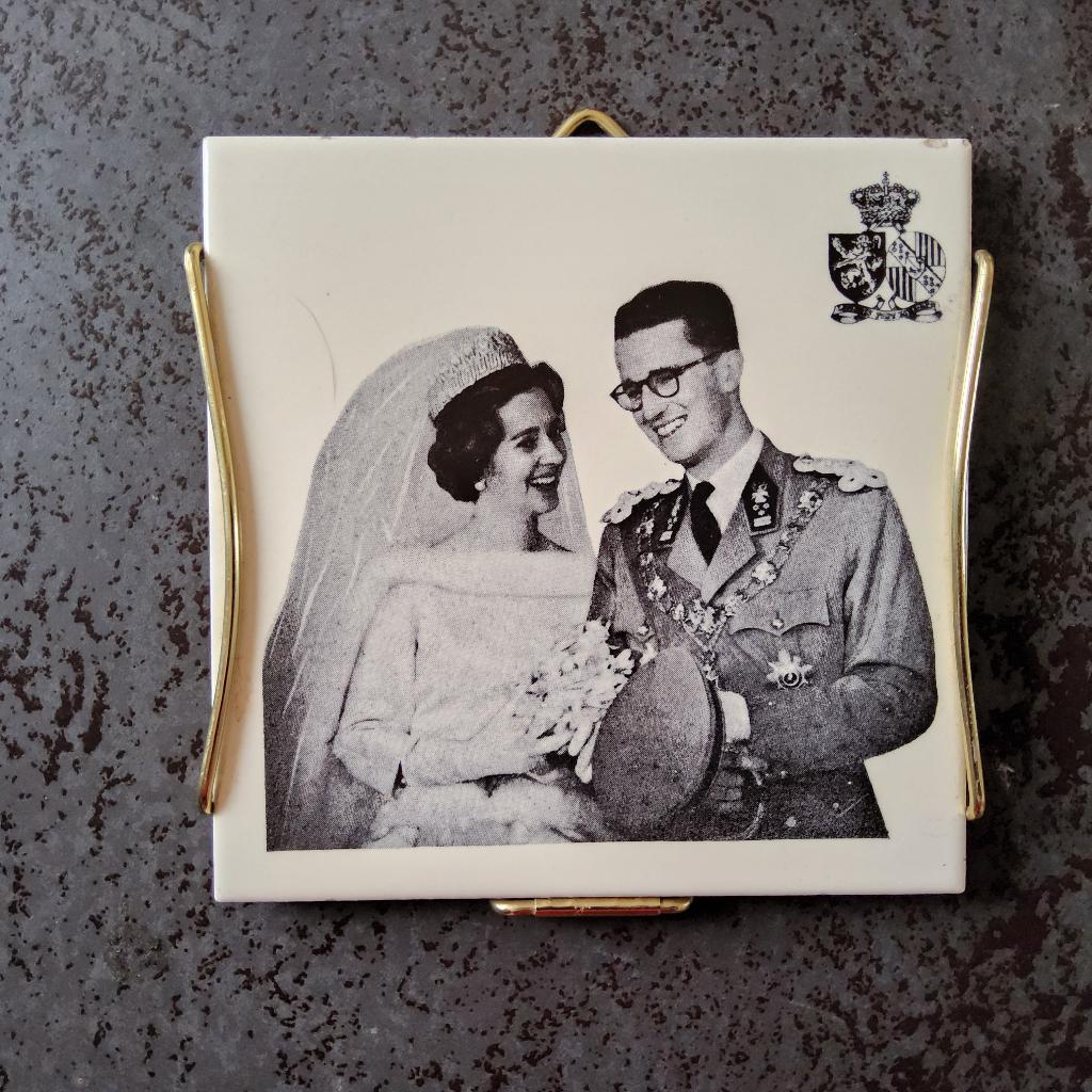 Tegel koning Boudewijn en koningin Fabiola, Verzamelen, Ophalen of Verzenden, Gebruikt, Overige typen