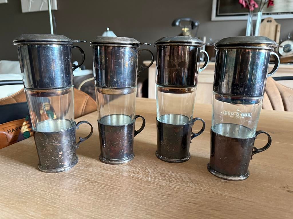 4 filtres à café anciens en métal argenté, Enlèvement