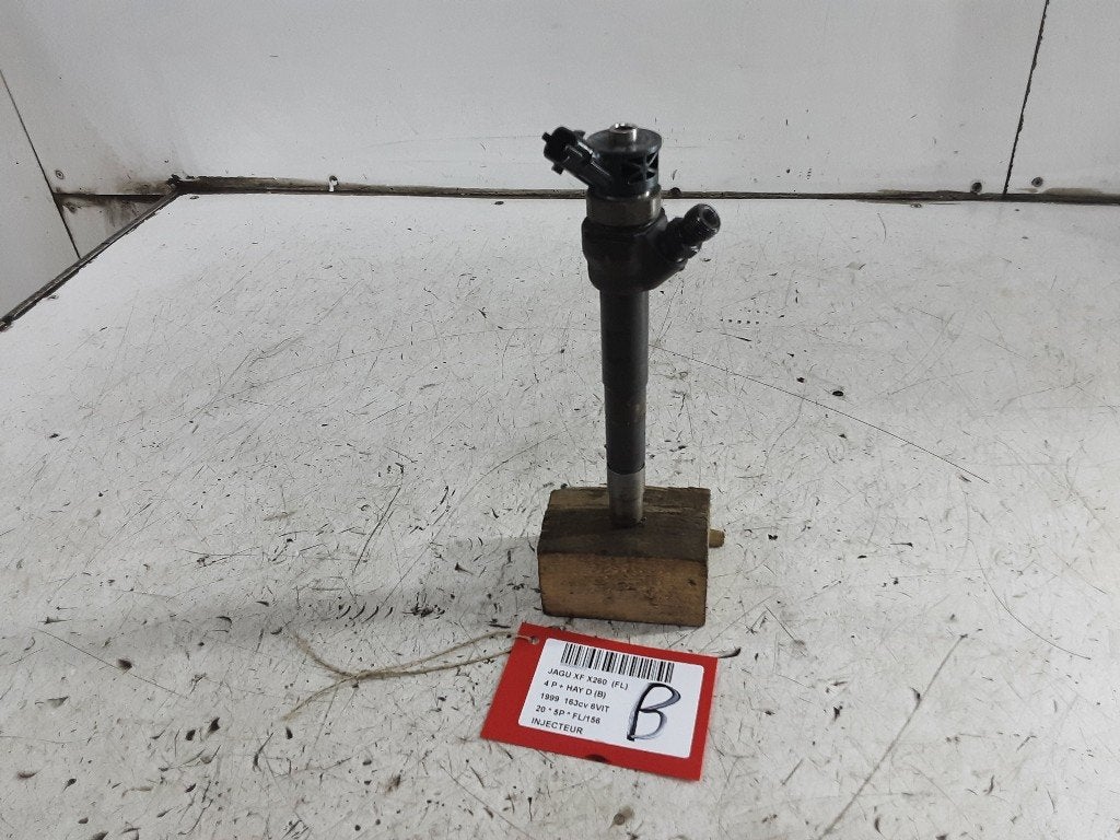 INJECTOR BRANDSTOF Jaguar XF (X260) (01-2015/-) (G4D39K546), Campus Kronberg 7
61476  Kronberg im Taunus, DE, Gebruikt, Jaguar