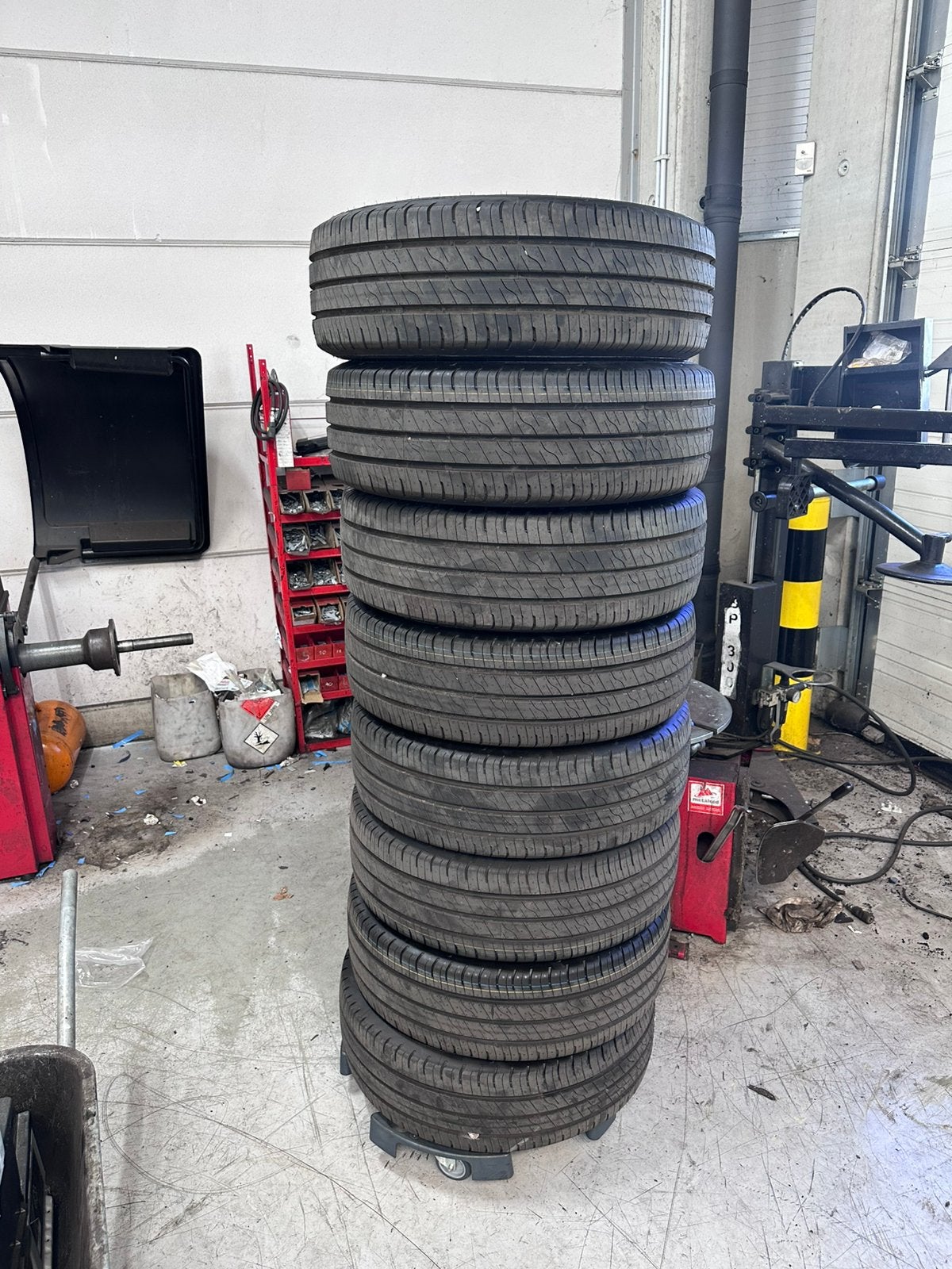 Nieuwe banden 215/65 R16 109/107T prijs per set, Ophalen, 16 inch, Nieuw, Band(en)