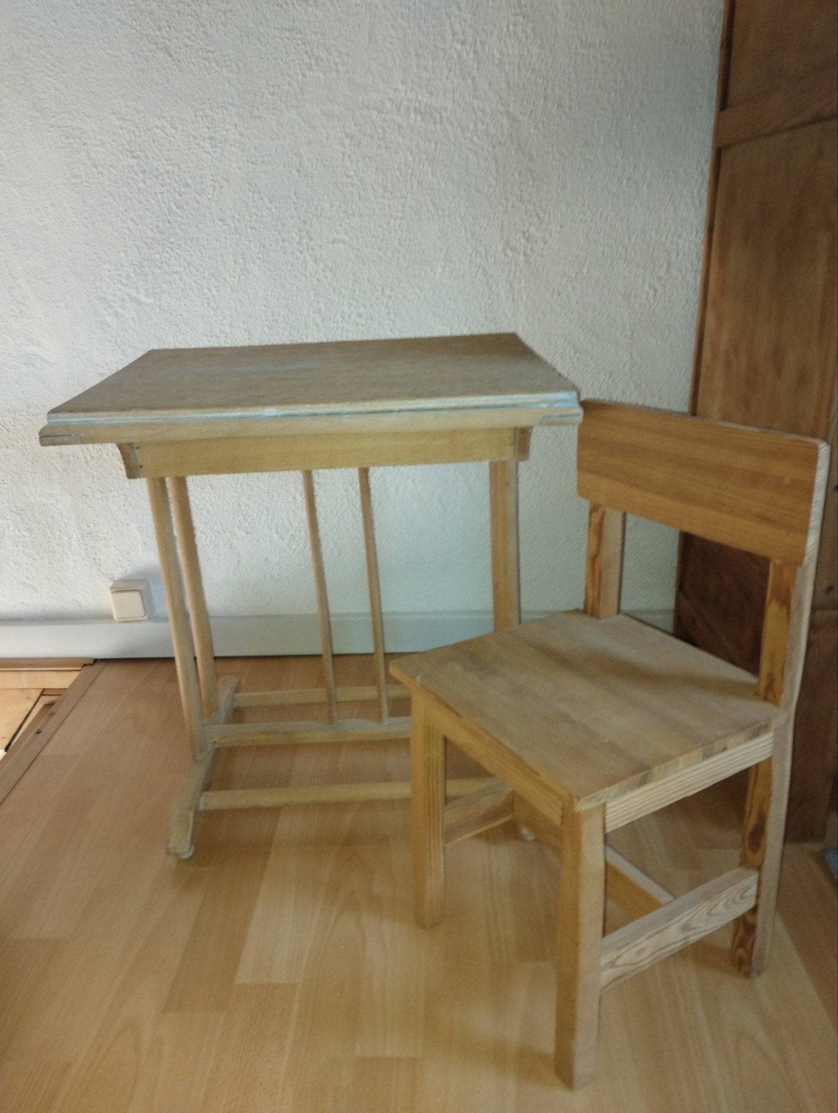 Houten kinder bureautje, Kinderen en Baby's, Kinderkamer | Tafels en Stoelen, Ophalen