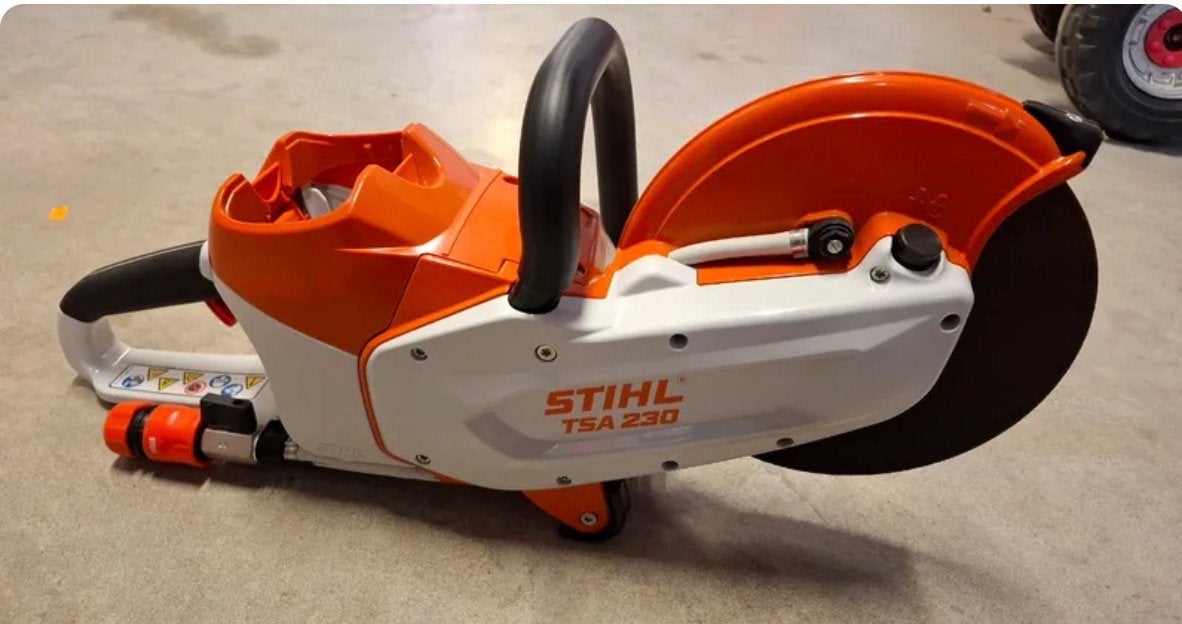 Découpeuse à batterie stihl TSA 230, Enlèvement ou Envoi, Comme neuf, Batterie