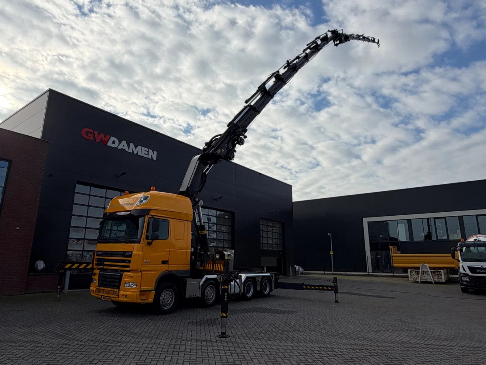 DAF XF 105 105 8x4 Effer 1355 8S Jib 6S Retarder (bj 2011), Euro 5, Verwarmde buitenspiegels, Te koop, BTW verrekenbaar
