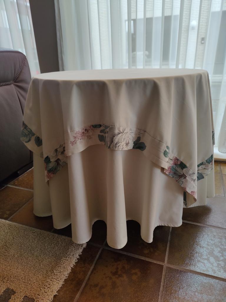 Rond tafeltje met tafelkleed, Ophalen, Rond