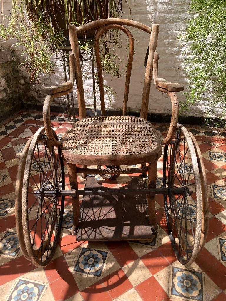 Antieke houten rolstoel van Thonet, Antiek en Kunst, Ophalen