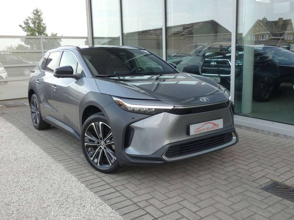 Toyota Bz4x AWD PREMIUM +Trekhaak +Pano dak +LEDER +JBL +360, Auto's, Toyota, Bedrijf, Te koop, bZ4X, 360° camera, 4x4, ABS, Adaptieve lichten