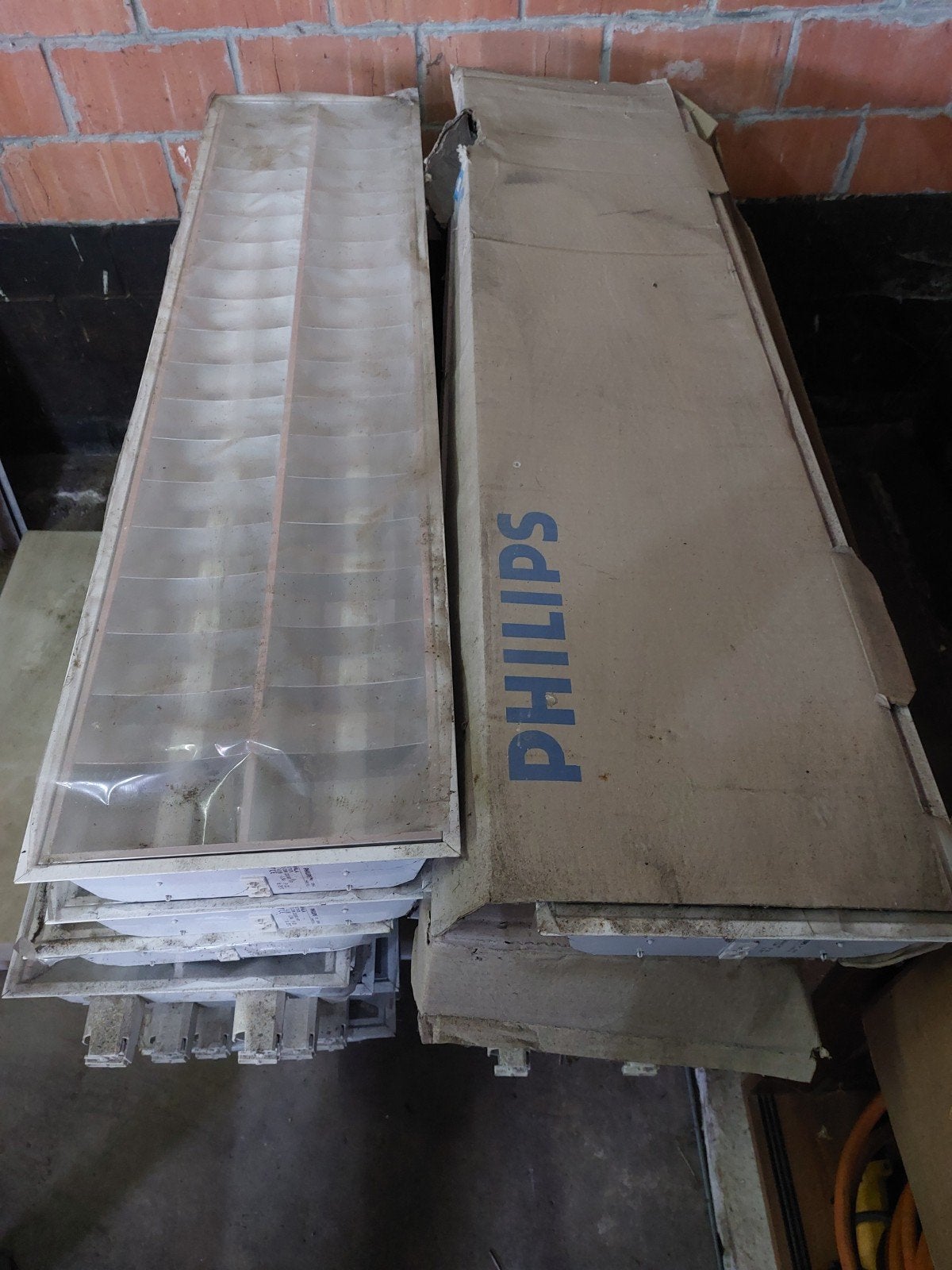 luminaire double tl philips jamais monté 18 pièces, Enlèvement
