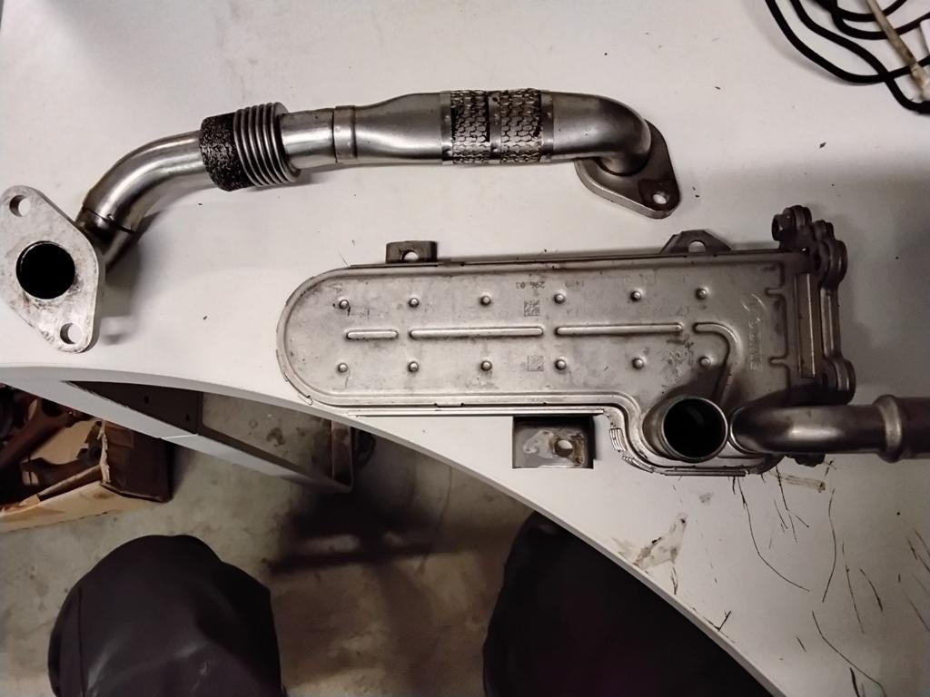 Refroidisseur vanne EGR VW GOLF 5  1,9 TDI tres bon etat, Autos : Pièces & Accessoires, Systèmes d'échappement, Enlèvement ou Envoi