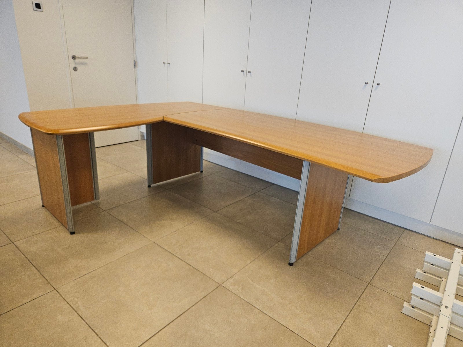 Gratis burelen, Huis en Inrichting, Bureaus, Ophalen