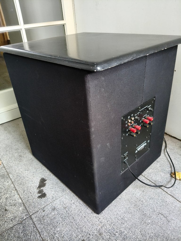 Grote actieve subwoofer moet worden gereviseerd, Ophalen, Gebruikt, Subwoofer