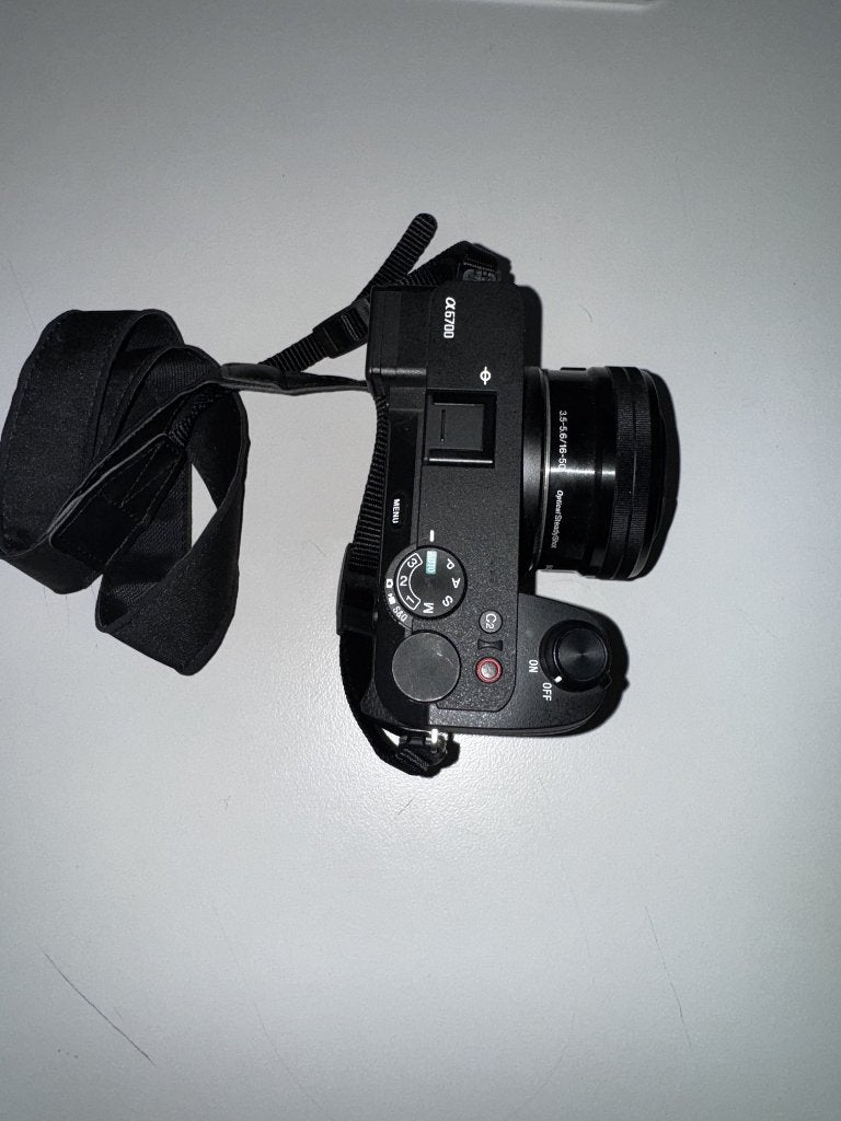 Camera Sony A6700 + 16-50mm kit lens, top staat, TV, Hi-fi & Vidéo, Appareils photo numériques, Neuf, Enlèvement, Appareil photo hybride