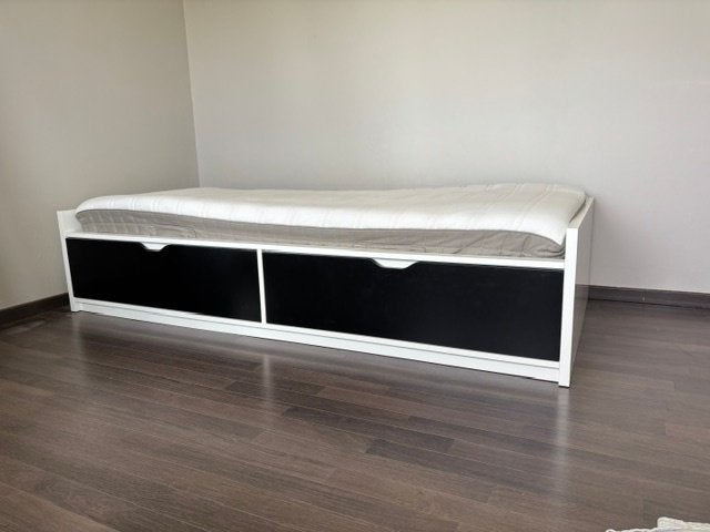 Eénpersoonsbed met matras, Ophalen, 90 cm, Eenpersoons, Zo goed als nieuw