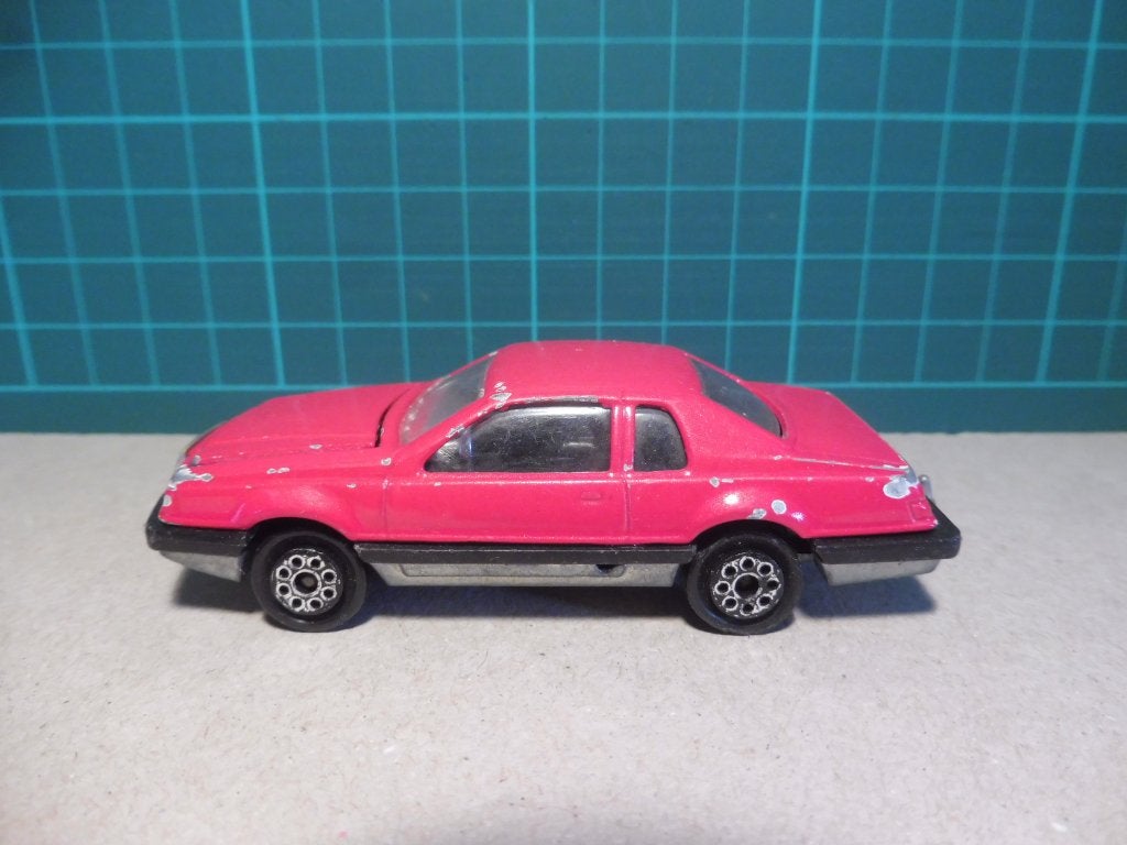 1:67 Majorette 217 Ford Thunderbird 1983-1988 rood bespeeld, Enlèvement ou Envoi, Utilisé, Voitures