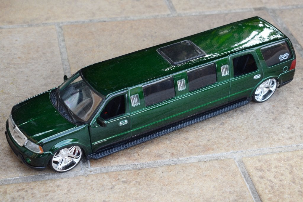 miniature automobile limousine maisto 1:24 Lincoln Navigator, Enlèvement ou Envoi, Utilisé, Maisto