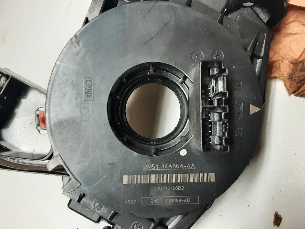 CONTACTEUR TOURNANT Ford Focus 1 (2M5114A664AA), Henry-Ford-Straße  1
50735  Köln, DE, Ford-Werke GmbH, Kunden@ford.com, Ford
