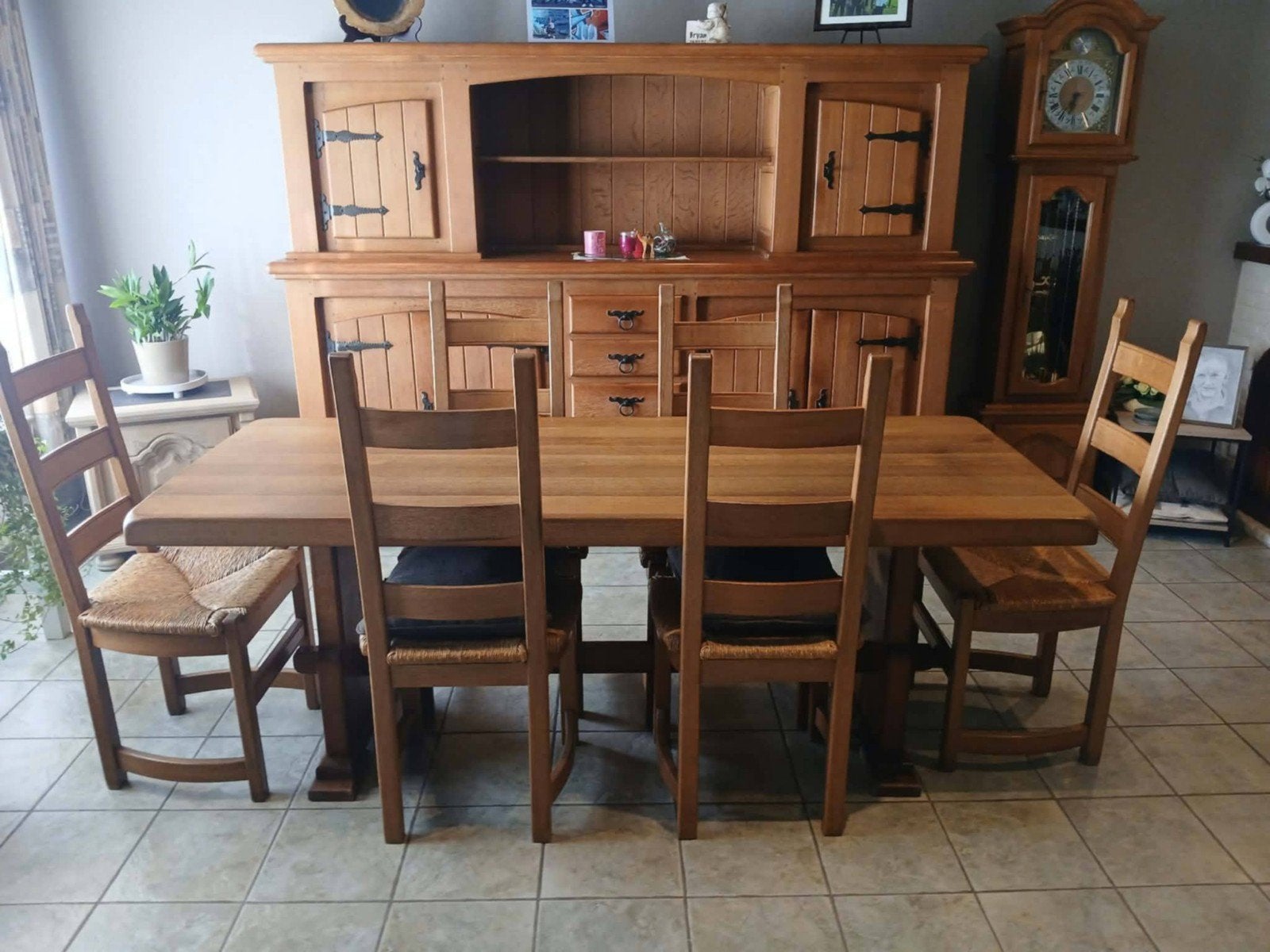 eiken dressoir en tafel en 6 stoelen, Ophalen
