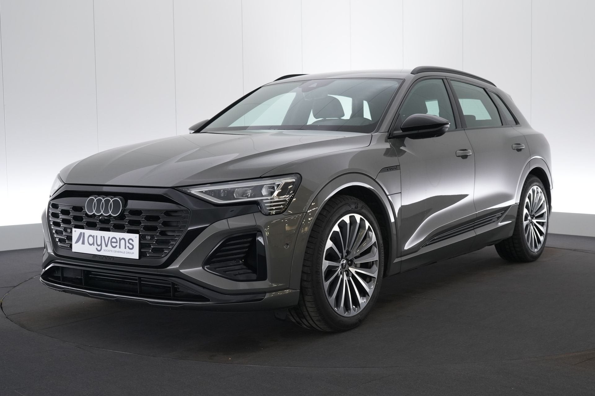 (2EEG880) AUDI Q8 E-TRON, Autos, Argent ou Gris, Achat, 5 portes, Automatique