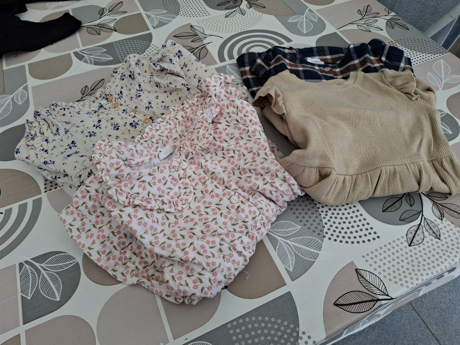 vêtements pour filles de différentes tailles, Enlèvement