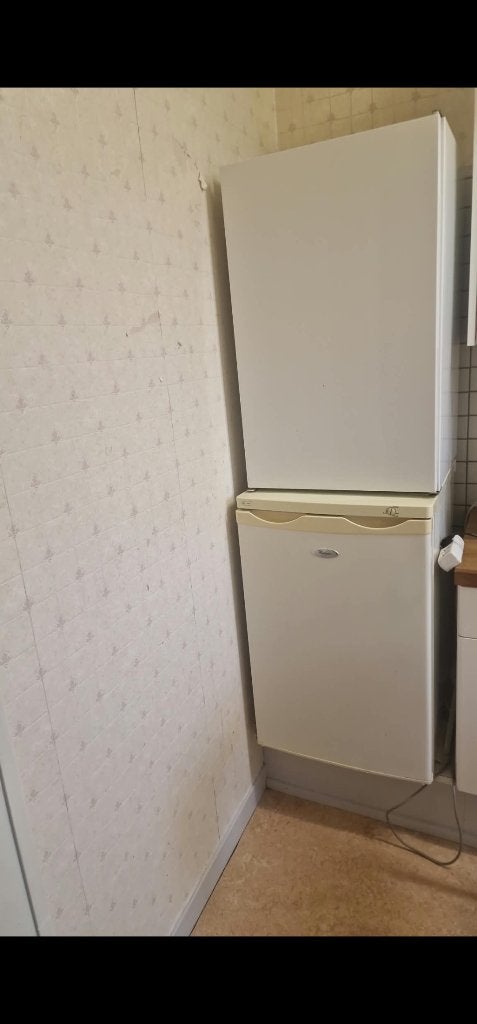 Gratis klein koelkast, dievries, tafel met 3stoelen, Enlèvement, Utilisé