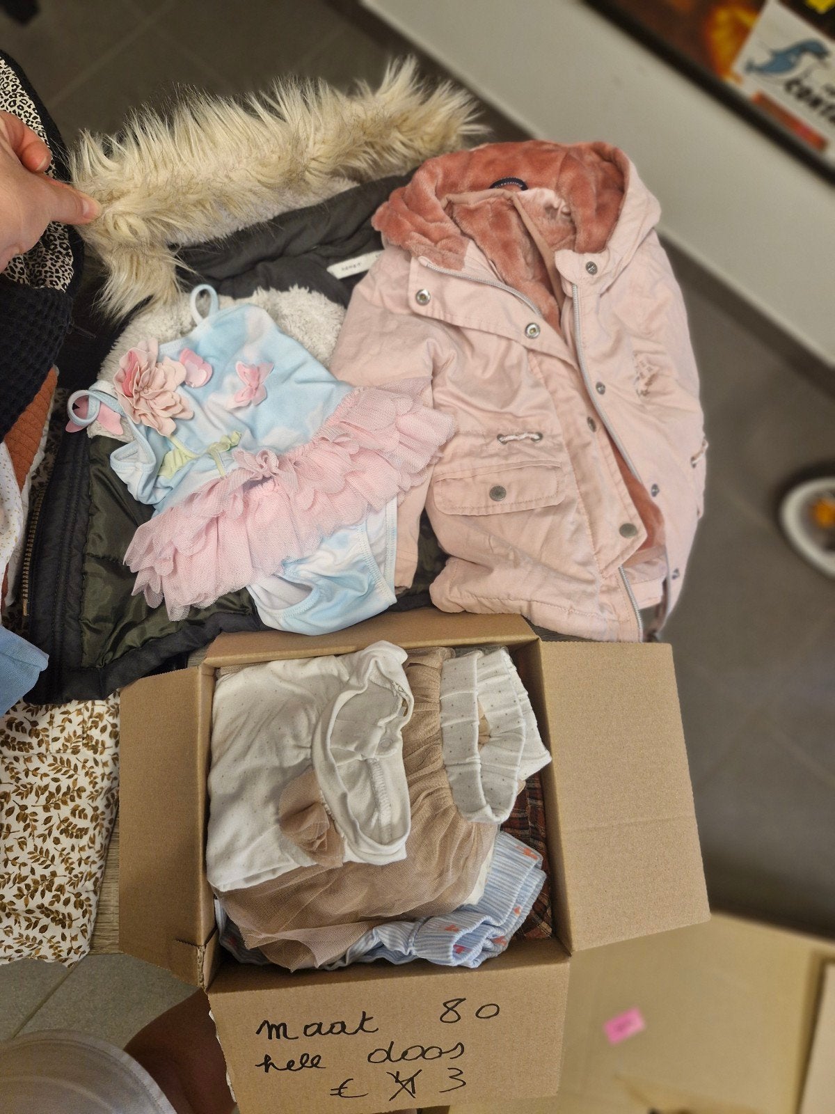 Meisjeskleding maat 80 hele doos en jassen, Ophalen, Maat 80