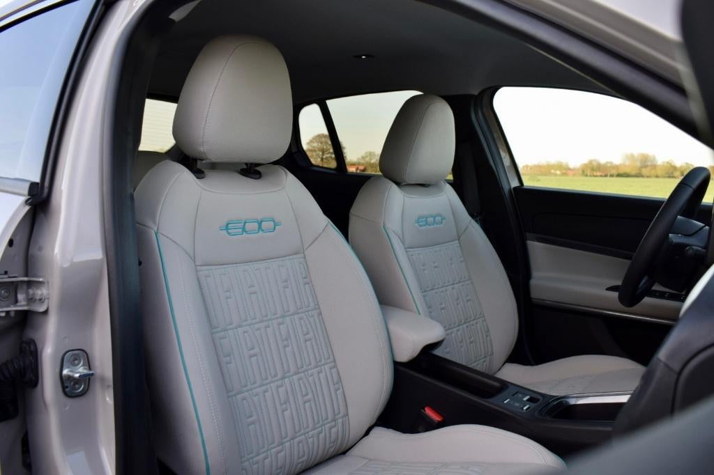 Fiat 600e La Prima Electric, 18"/CarPlay/ACC/Camera/NEW, Auto's, 1595 kg, Leder, 5 zetels, 5 deurs