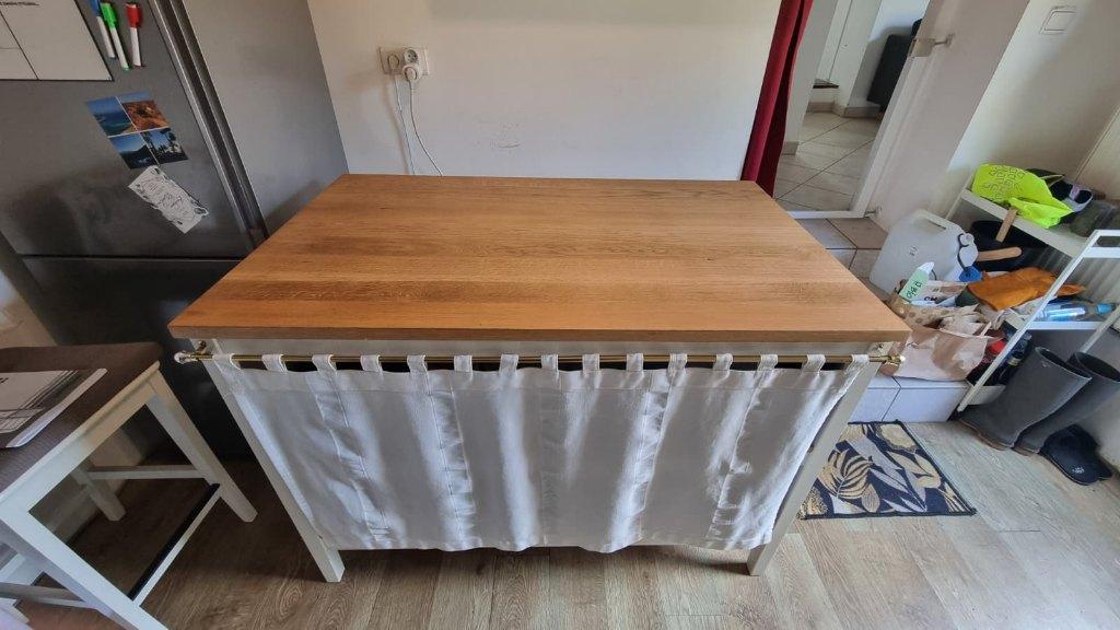 Bar cuisine ikea avec deux chaises et coussins, Maison & Meubles, Cuisine | Éléments de cuisine, Utilisé, Moins de 100 cm, 100 à 150 cm