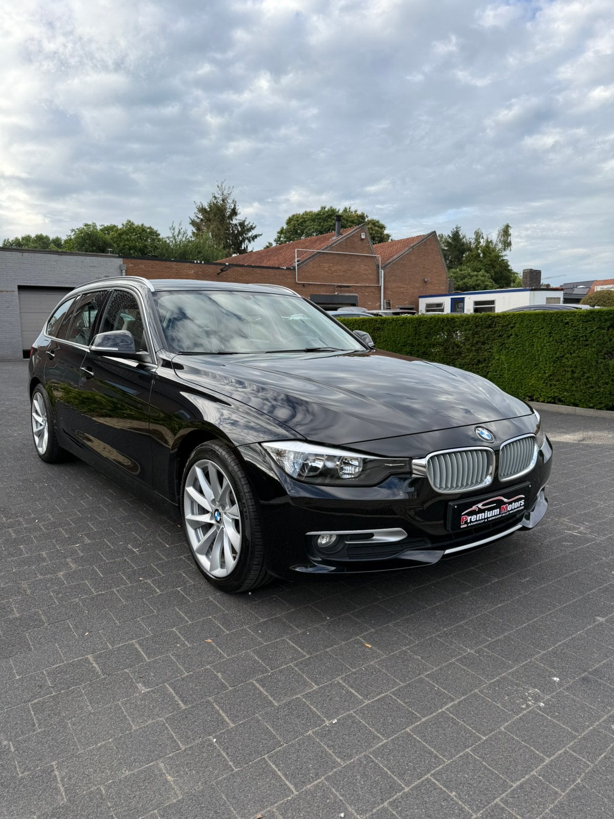 BMW 316i Benzine 136pk F31 touring Luxury Line 1ste eigenaar, Auto's, 100 kW, Testrit aan huis, Achterwielaandrijving, Zwart