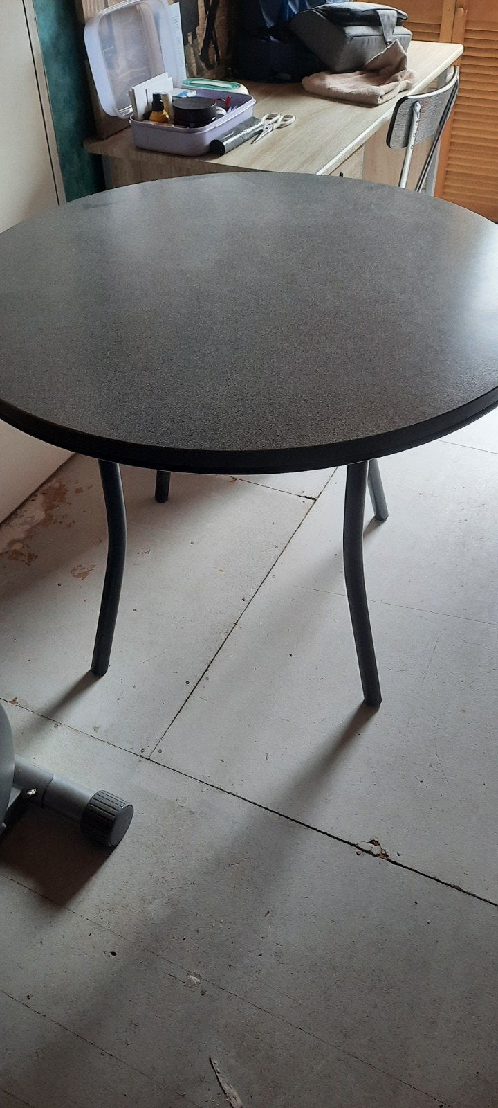 table ronde robuste, Maison & Meubles, Enlèvement, Comme neuf, Rond