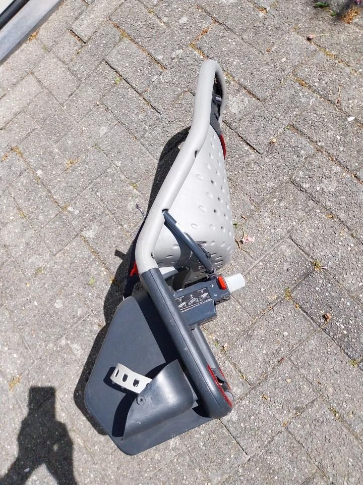 Fietsstoeltje Yepp met rekhouder voor bevestiging op achterr, Ophalen