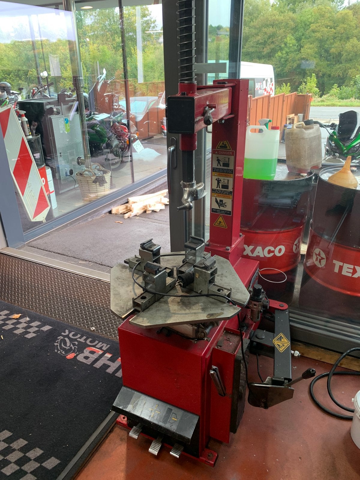 Demonte pneu 220v fonctionnel, Enlèvement, Utilisé