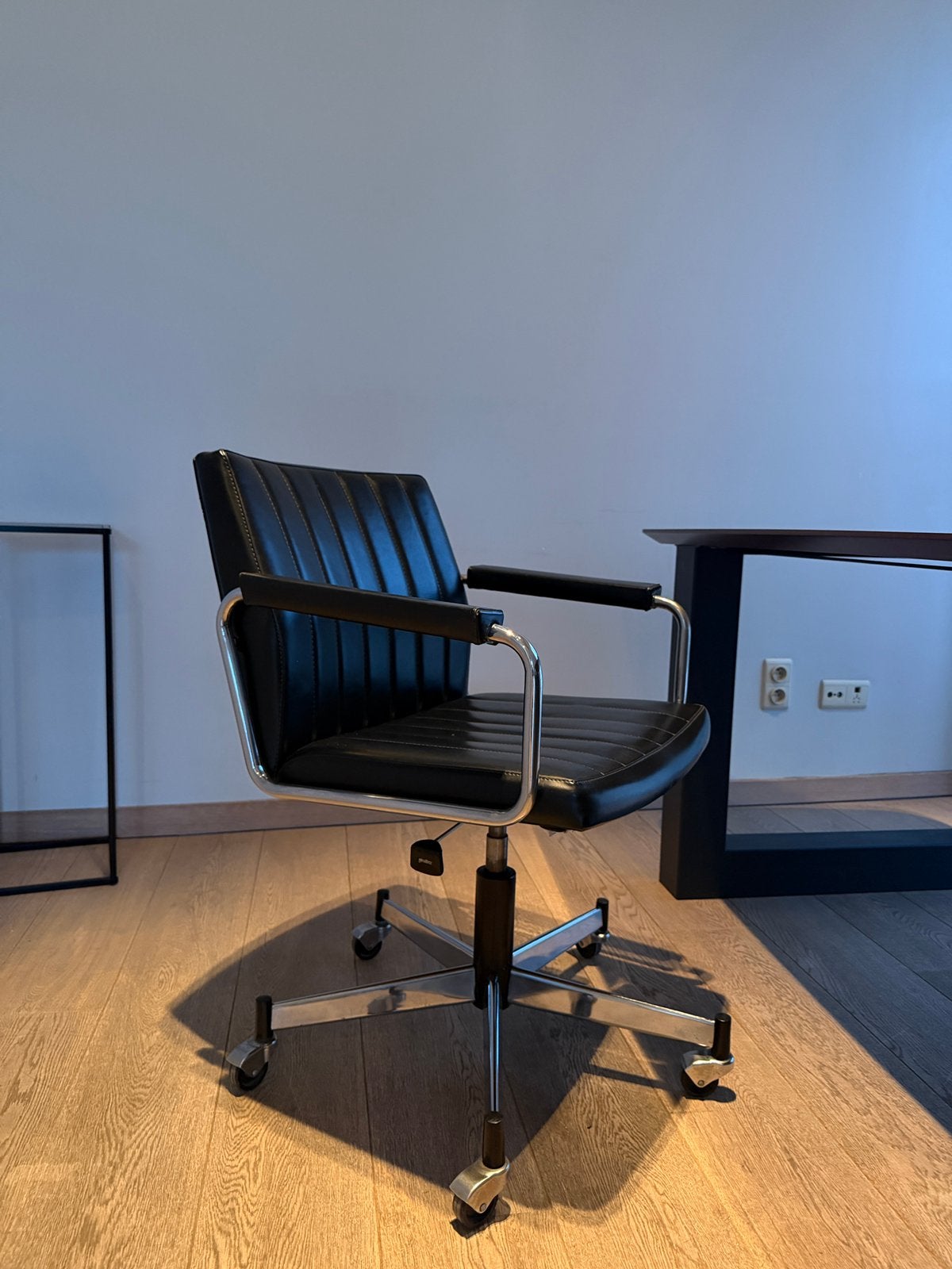 Chaise de bureau originale de la marque suisse Giroflex., Enlèvement, Comme neuf, Chaise de bureau