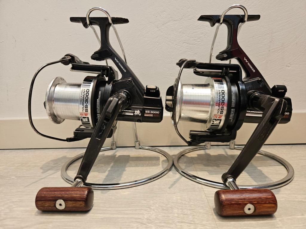2 tournois Daiwa Whisker SS3000, Enlèvement ou Envoi