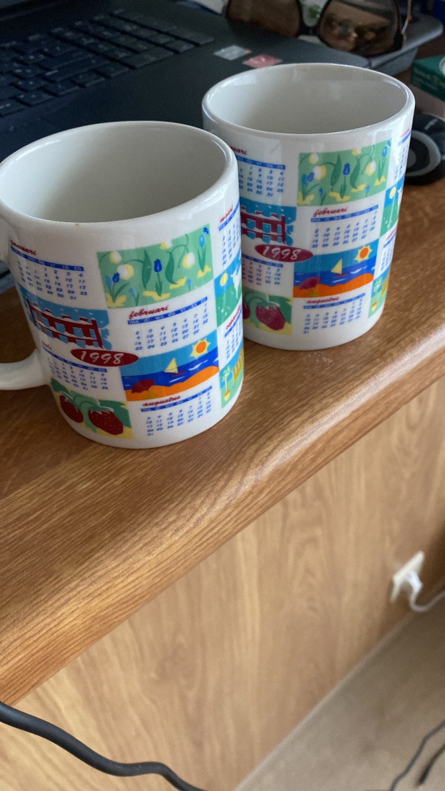 Mug 1998 (2 tasses), Enlèvement