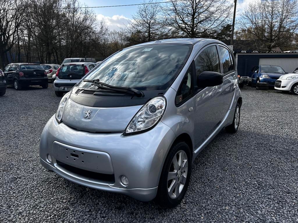 Peugeot ion 101000 km bj 9/2011, Auto's, Zwart, 5 zetels, Dealer onderhouden, Zilver of Grijs