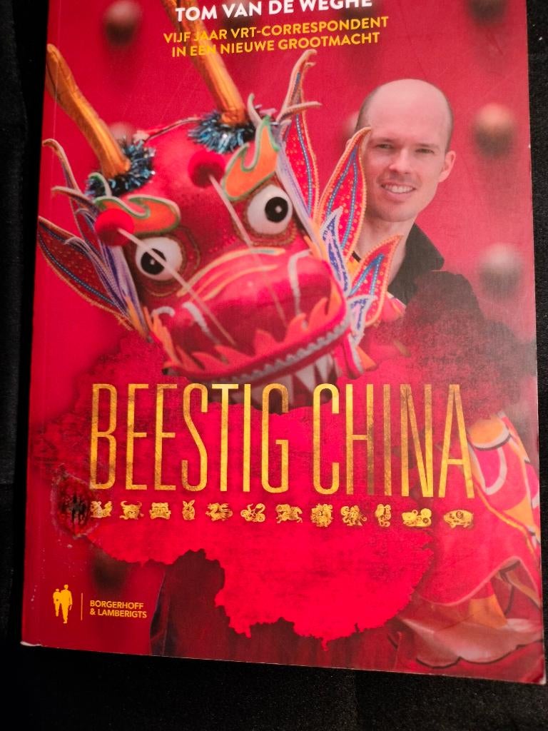 Boek Beestig China, Ophalen of Verzenden, Tom Van de Weghe