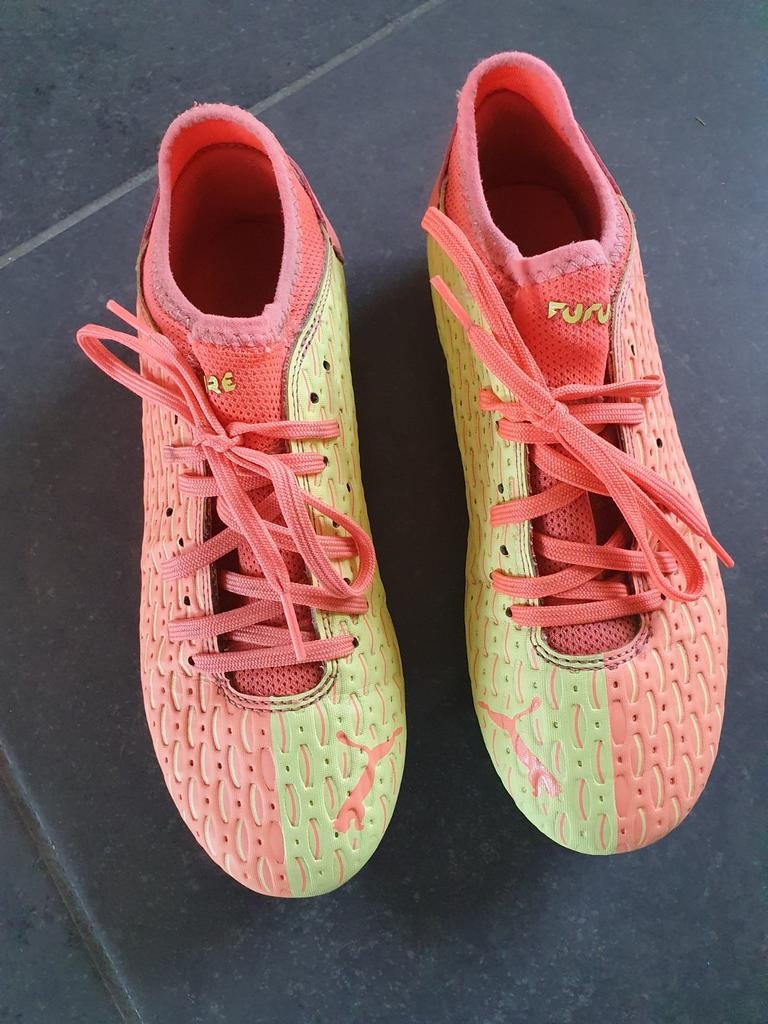 geel-oranje voetbalschoenen - Puma - maat 37, Ophalen, Puma, Nieuw, Jongen of Meisje