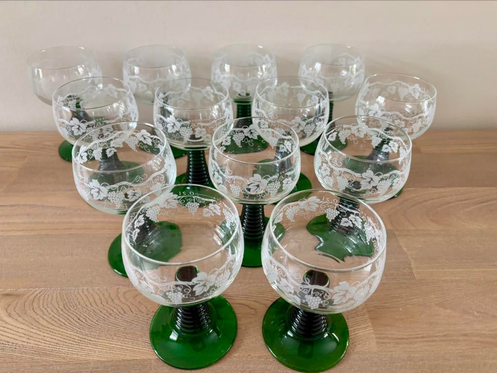 Vintage Glas Roemer op groene voet moezel 13 stuks 0,2ml, Antiek en Kunst, Ophalen of Verzenden